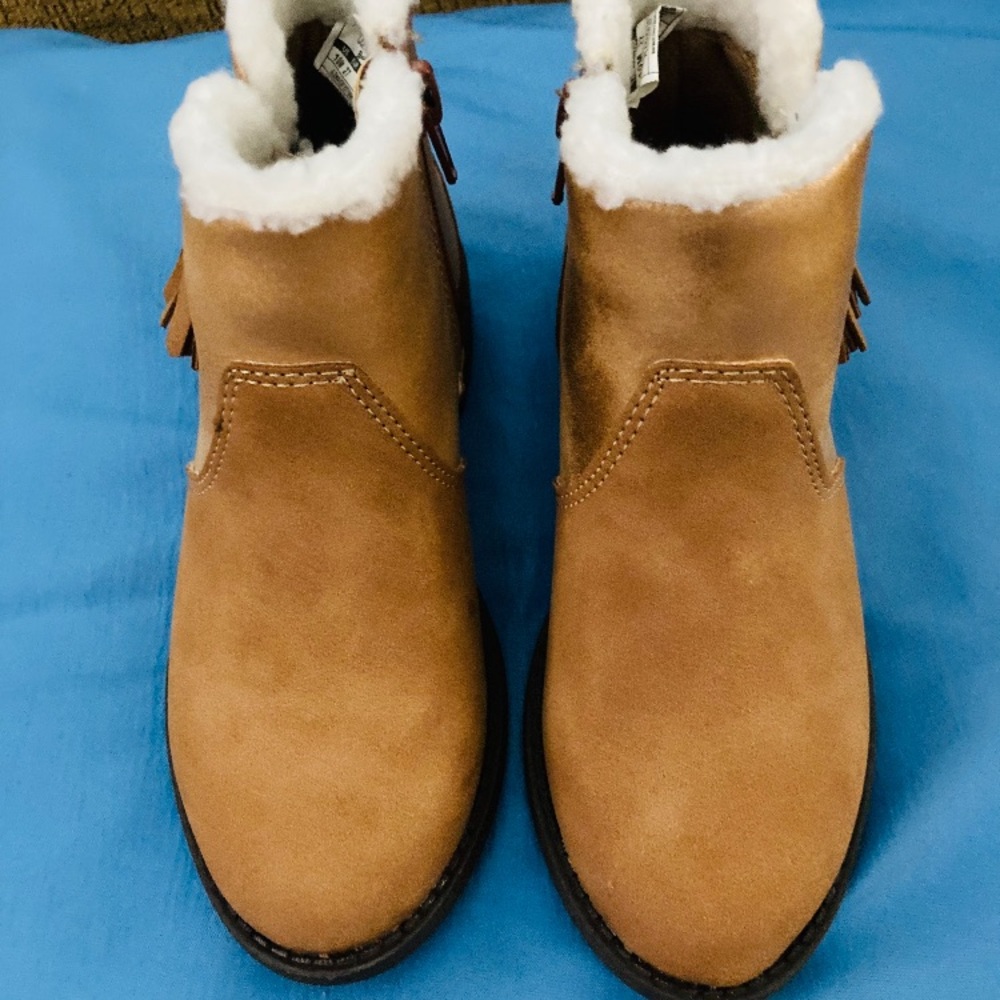 OshKosh ‘B’gosh  - Unisex Suede Boots. Size 10. Never worn.